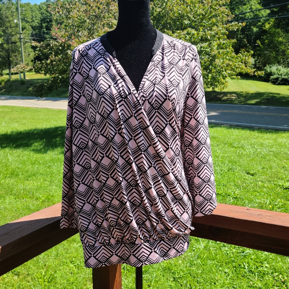 New York and company stretchy shirt